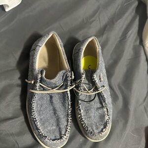 Boy's Textured Slip-On Shoes Sz 3 Girls